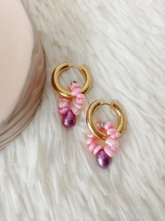 Caravanas de Acero Dorado y Perlas de Río