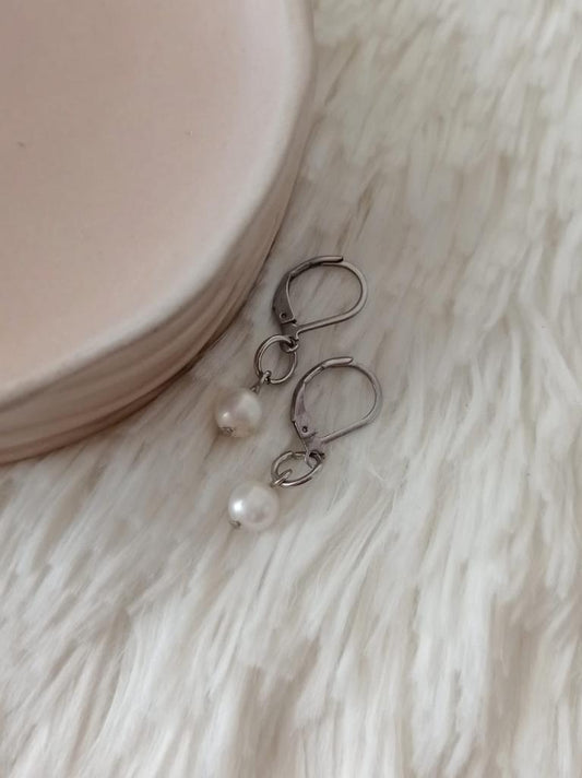 Caravanas de Acero Quirúrgico y Perlas de Río