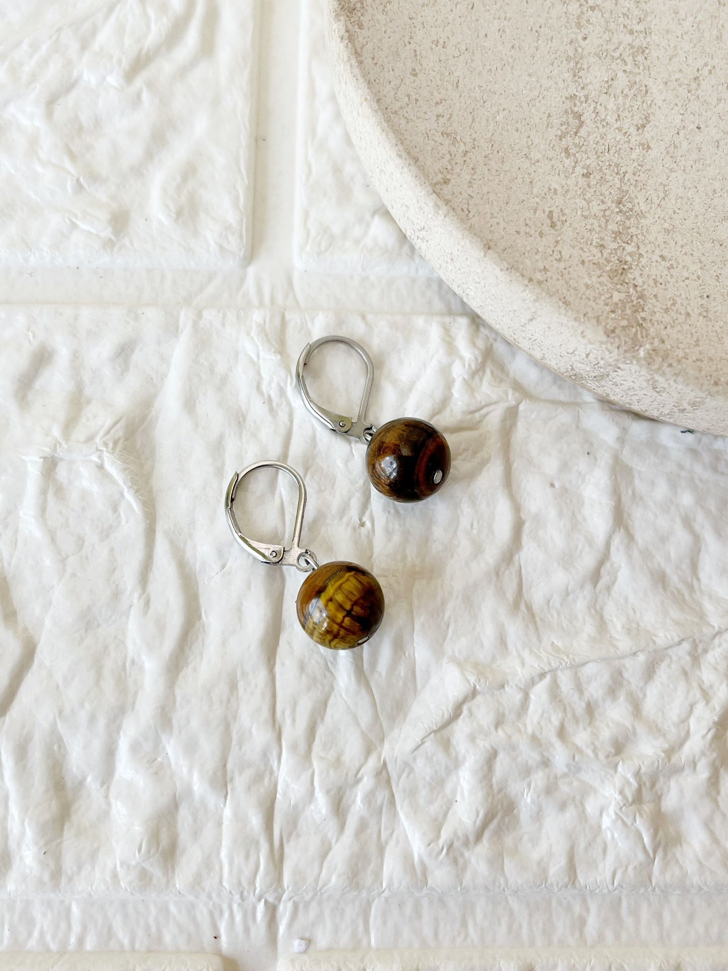 Caravanas de Ojo de Tigre y Acero Quirúrgico