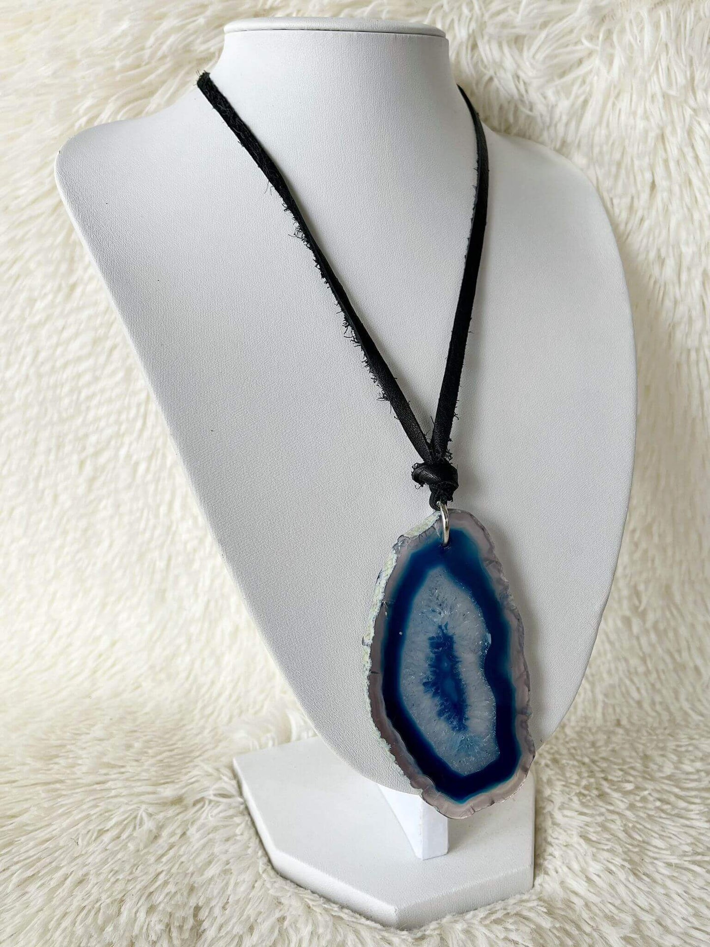Collar de Cuero y Piedra Natural Ágata