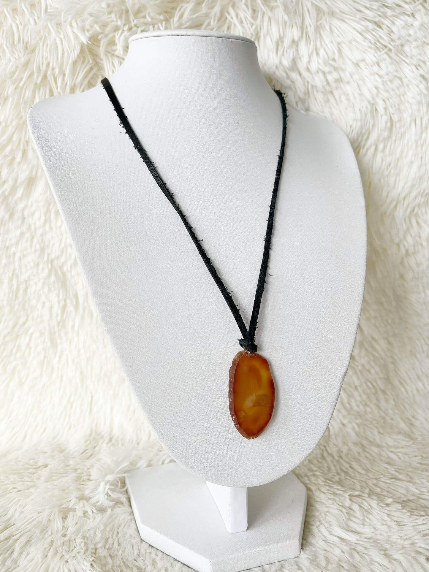 Collar de Cuero y Piedra Natural Ágata