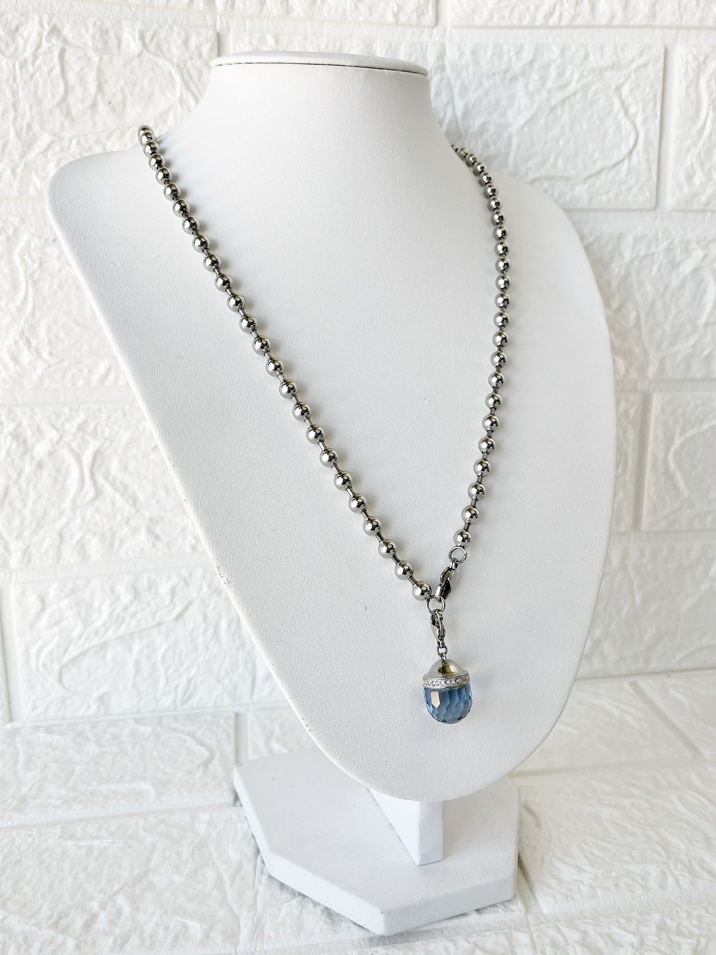 Conjunto de Acero Quirúrgico y Cristal Facetado