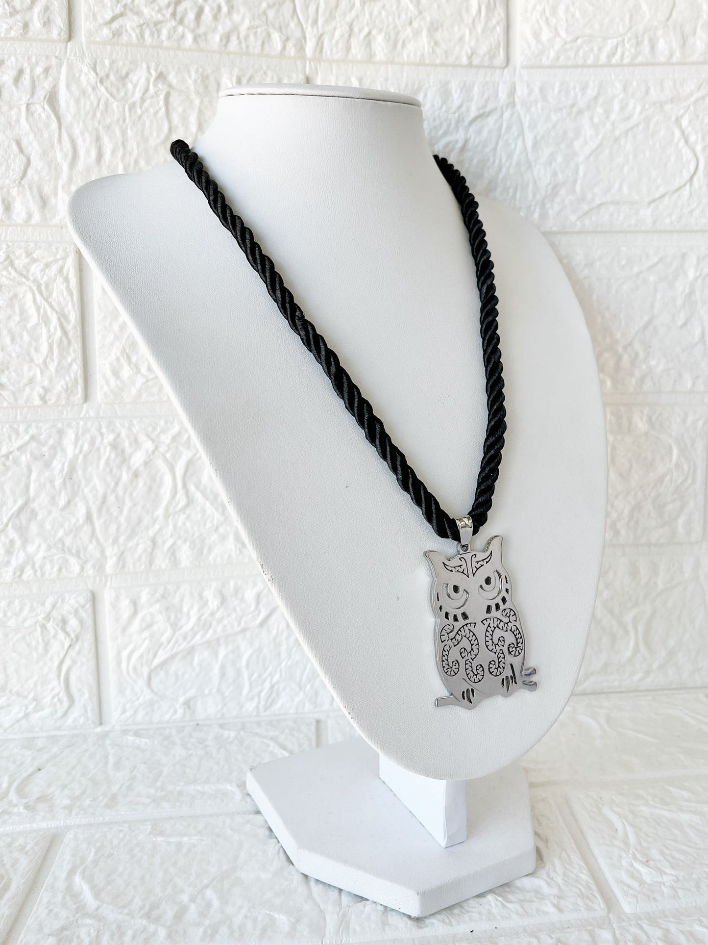 Collar de Tiento de Seda y Acero Quirúrgico