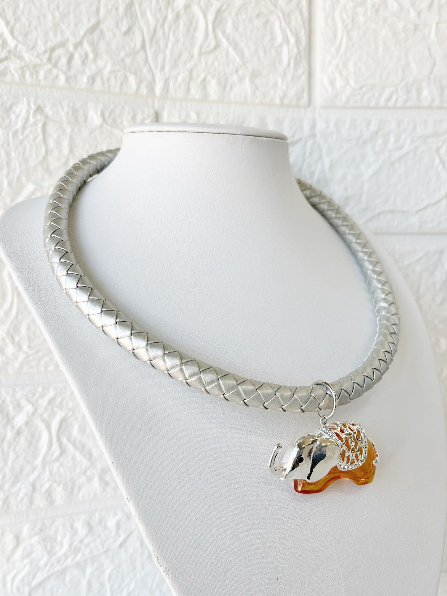 Collar de Cuero Plata y Acero Quirúrgico