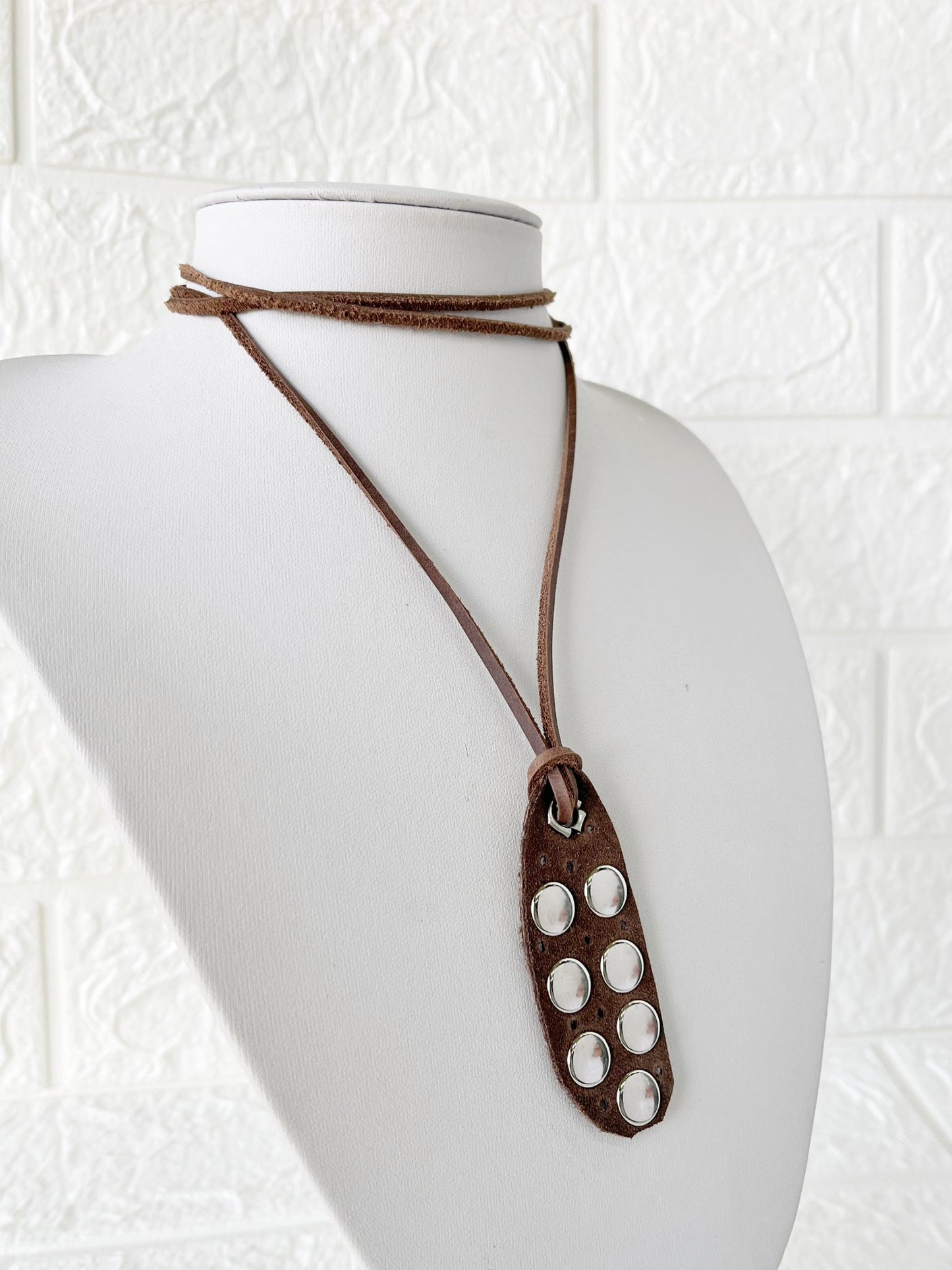 Collar Tiento de Cuero y Tachas