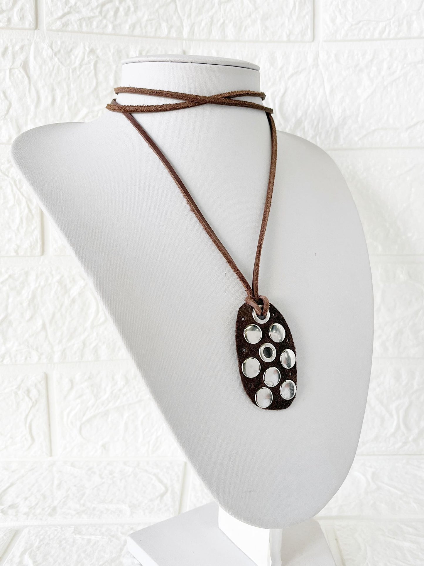 Collar Tiento de Cuero y Tachas
