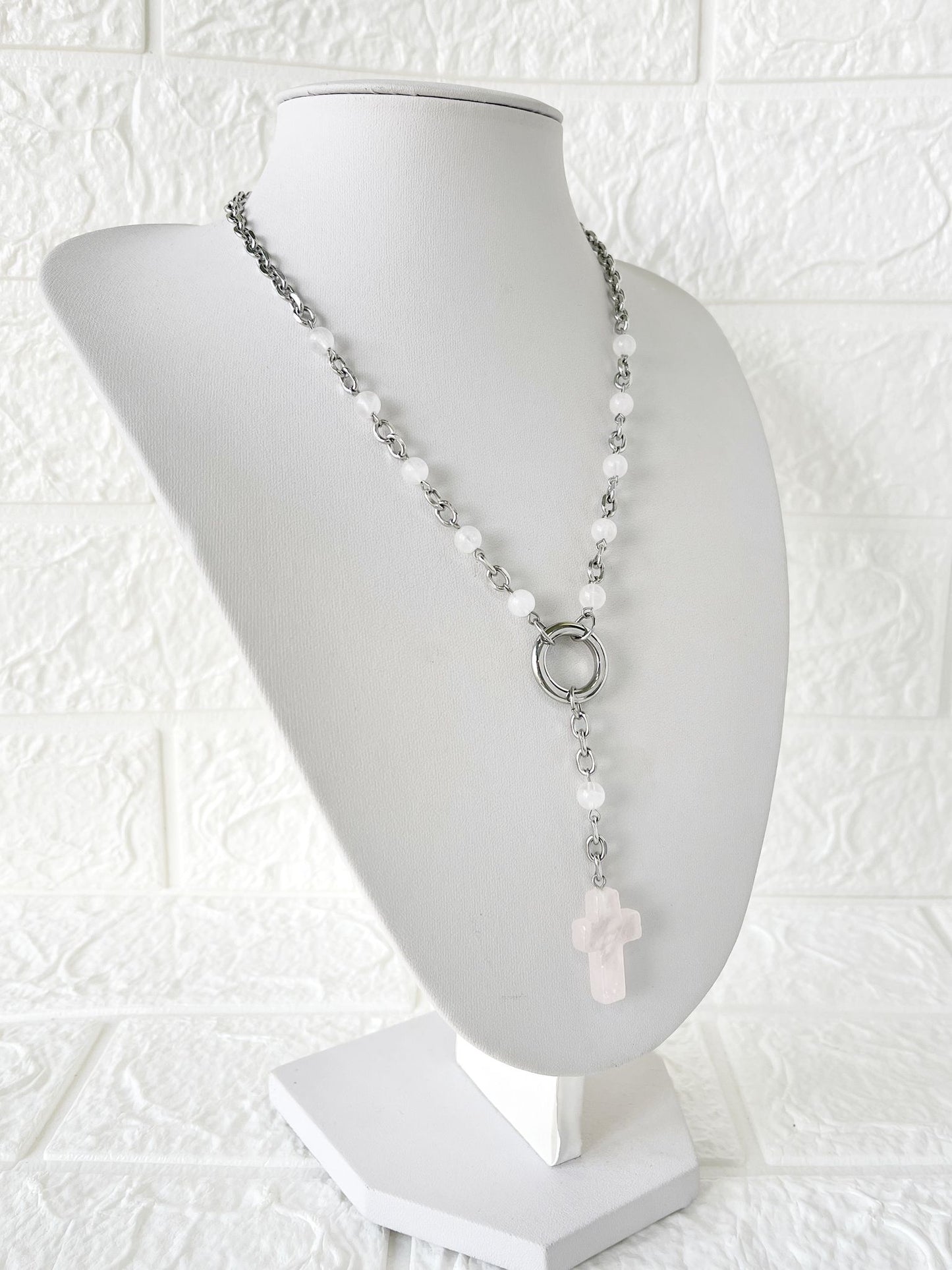 Collar Denario de Acero Quirúrgico y Piedra Natural Cuarzo Rosa