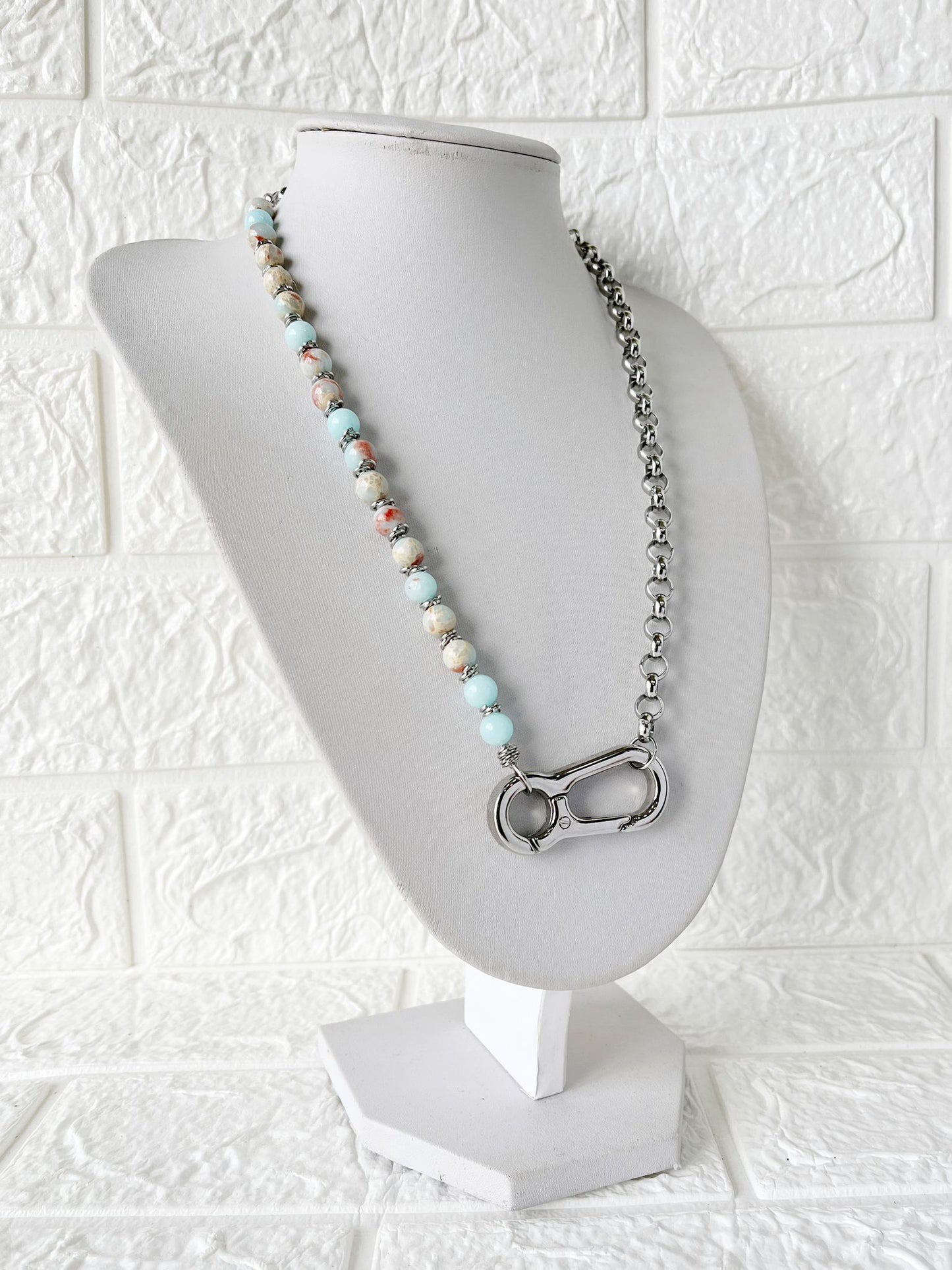 Collar de Acero Quirúrgico y Piedra Natural Larimar