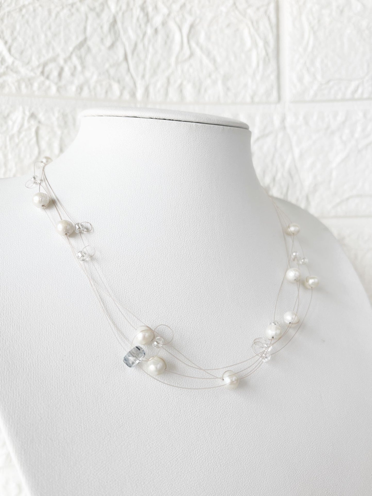 Collar Invisible de Perlas de Río