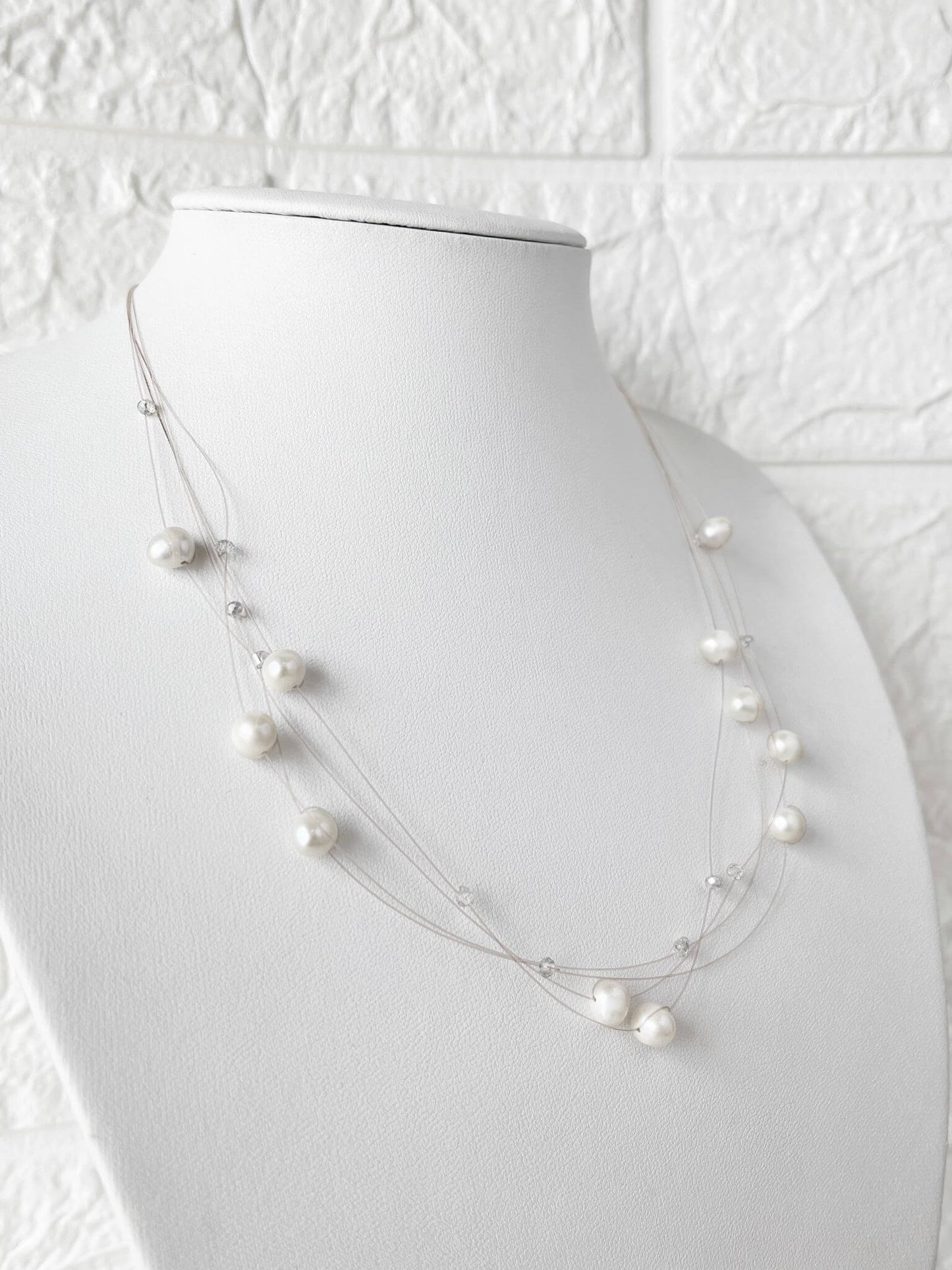 Collar Invisible de Perlas de Río