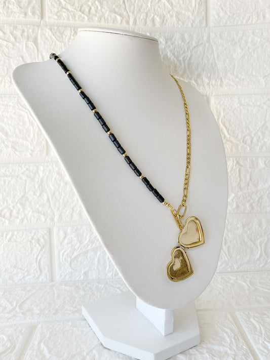 Conjunto Relicario de Acero Dorado