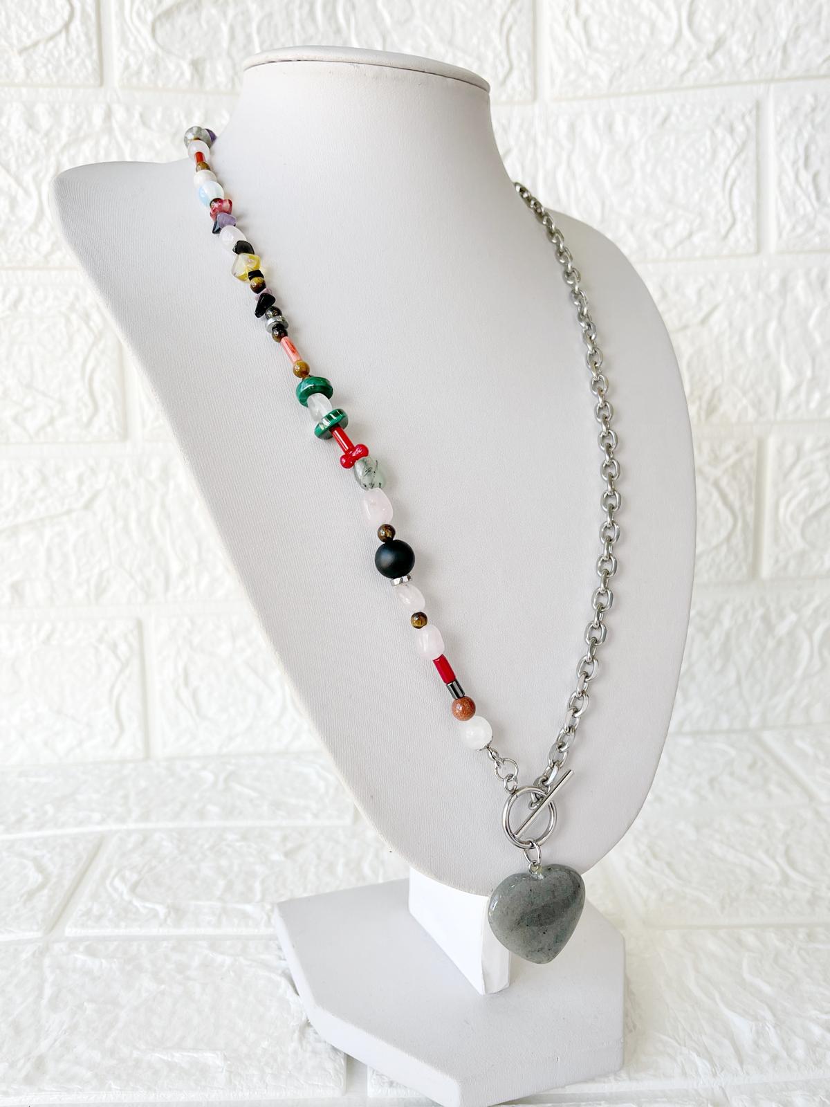 Collar de Acero Quirúrgico y Piedras Naturales