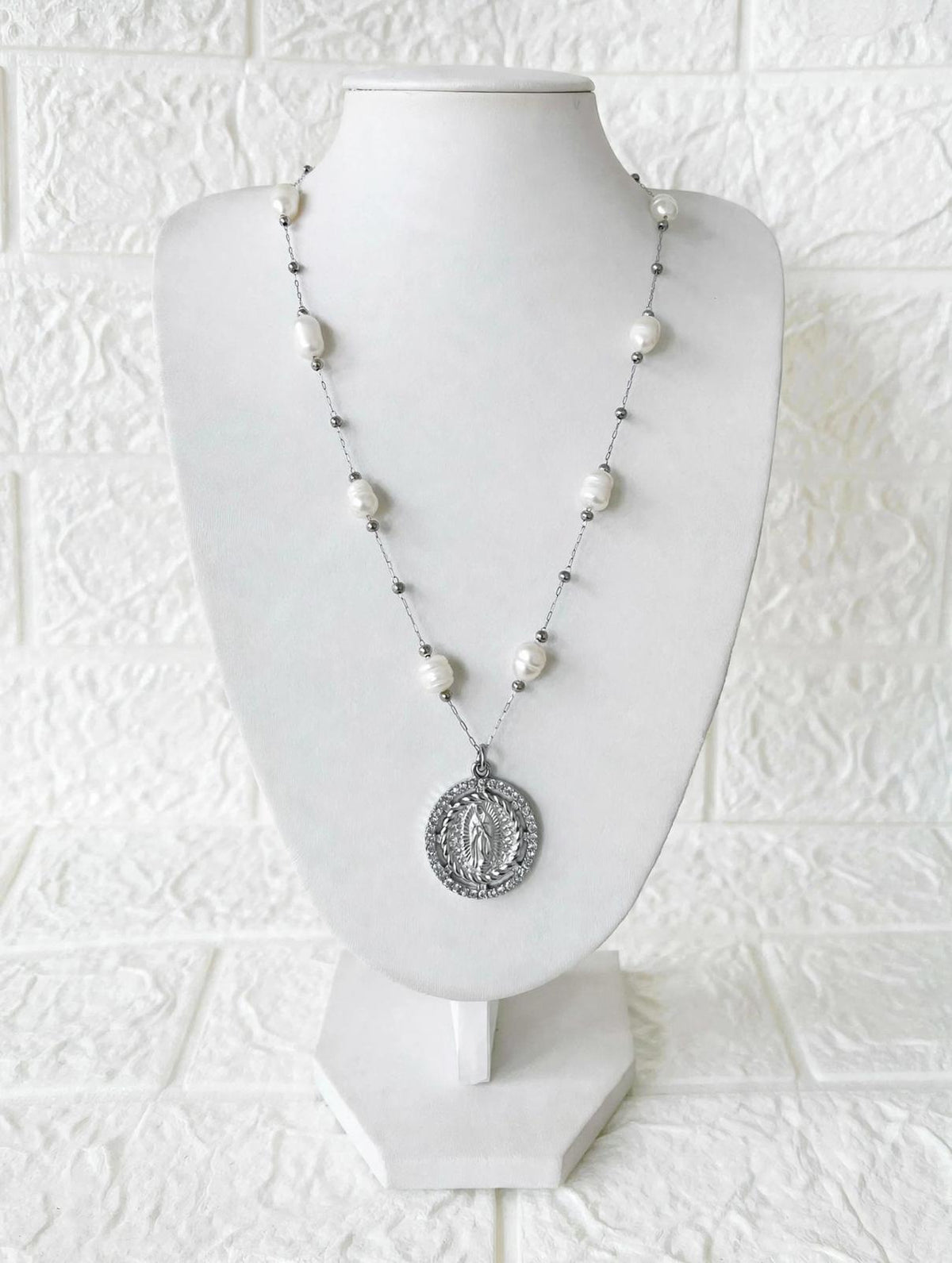 Conjunto de Acero Quirúrgico y Perlas de Río