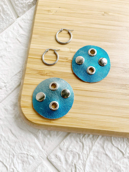 Dije de Caravana 100% Cuero con Tachas