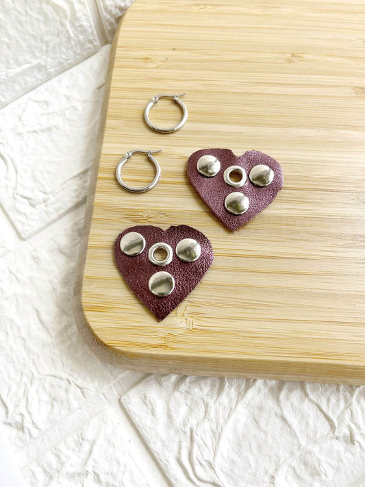 Dije de Caravana 100% Cuero con Tachas