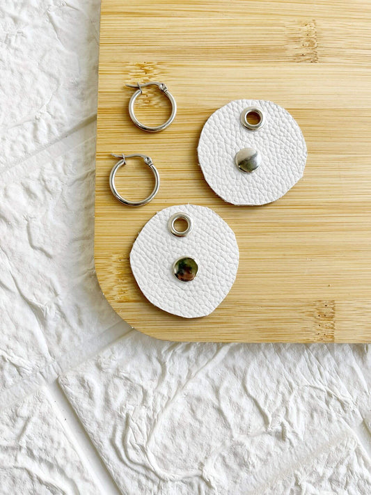 Dije de Caravana 100% Cuero con Tachas