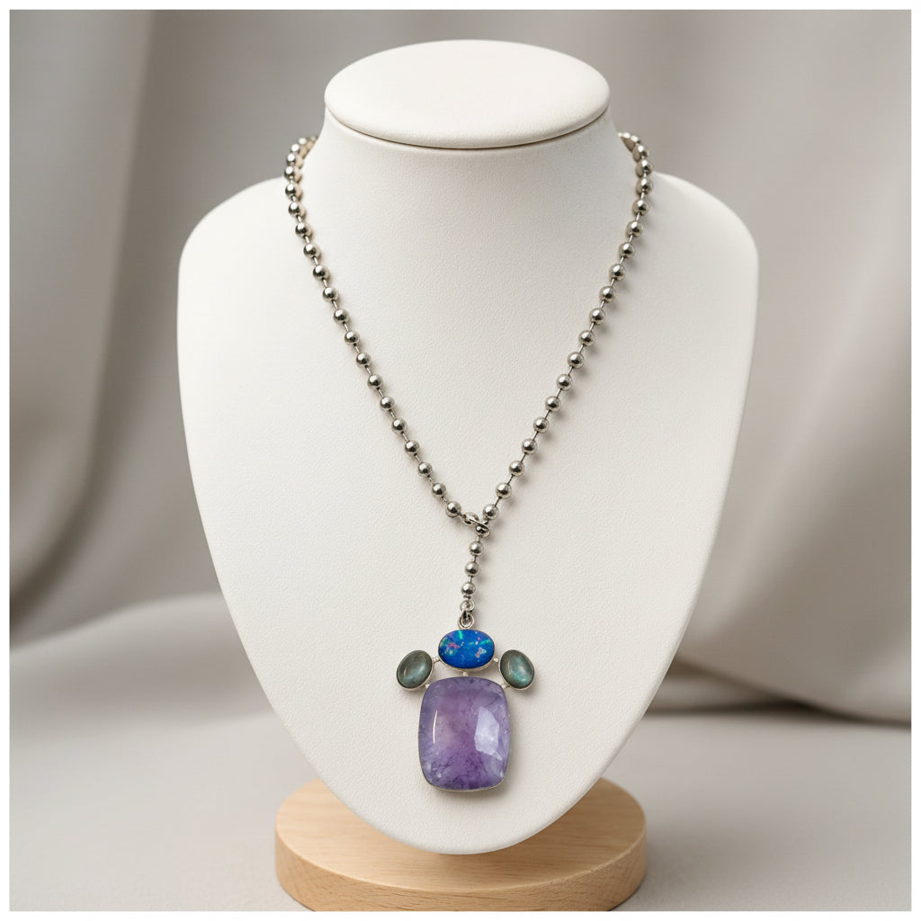 Collar de perlas de acero y dije de piedras Amatista, Labradorita y Ópalo
