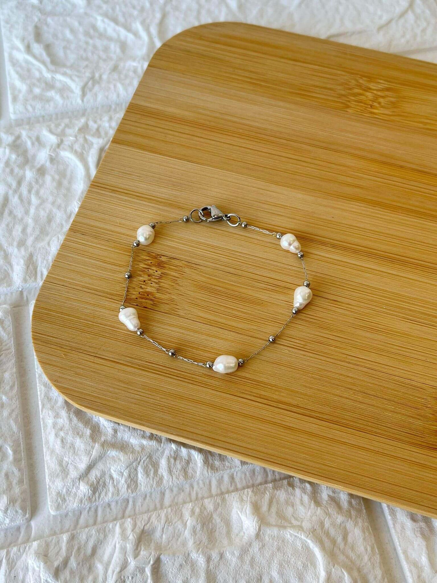 Pulsera de Acero Quirúrgico y Perlas de Río