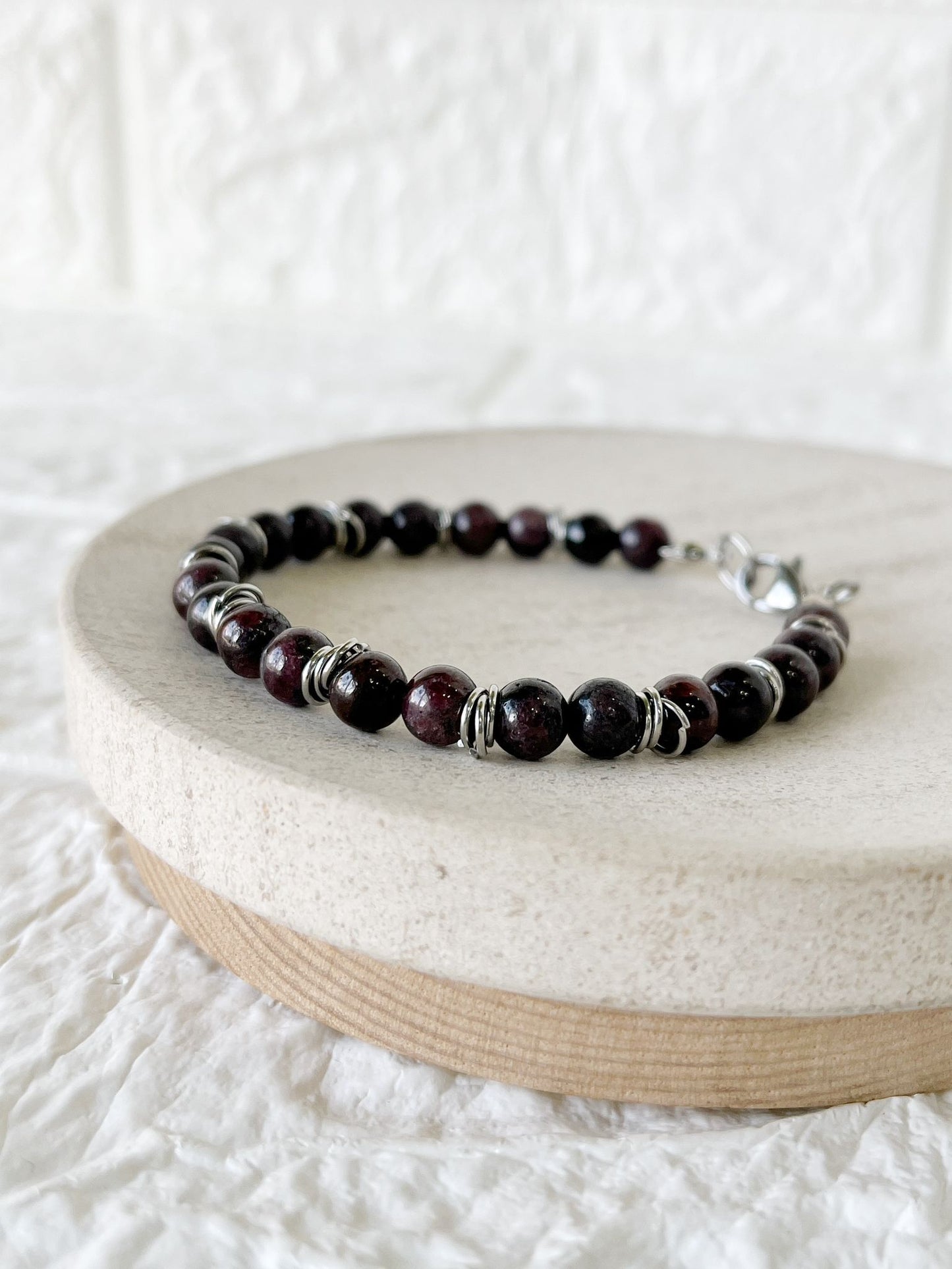 Pulsera de Acero Quirúrgico y Piedra Natural Granate