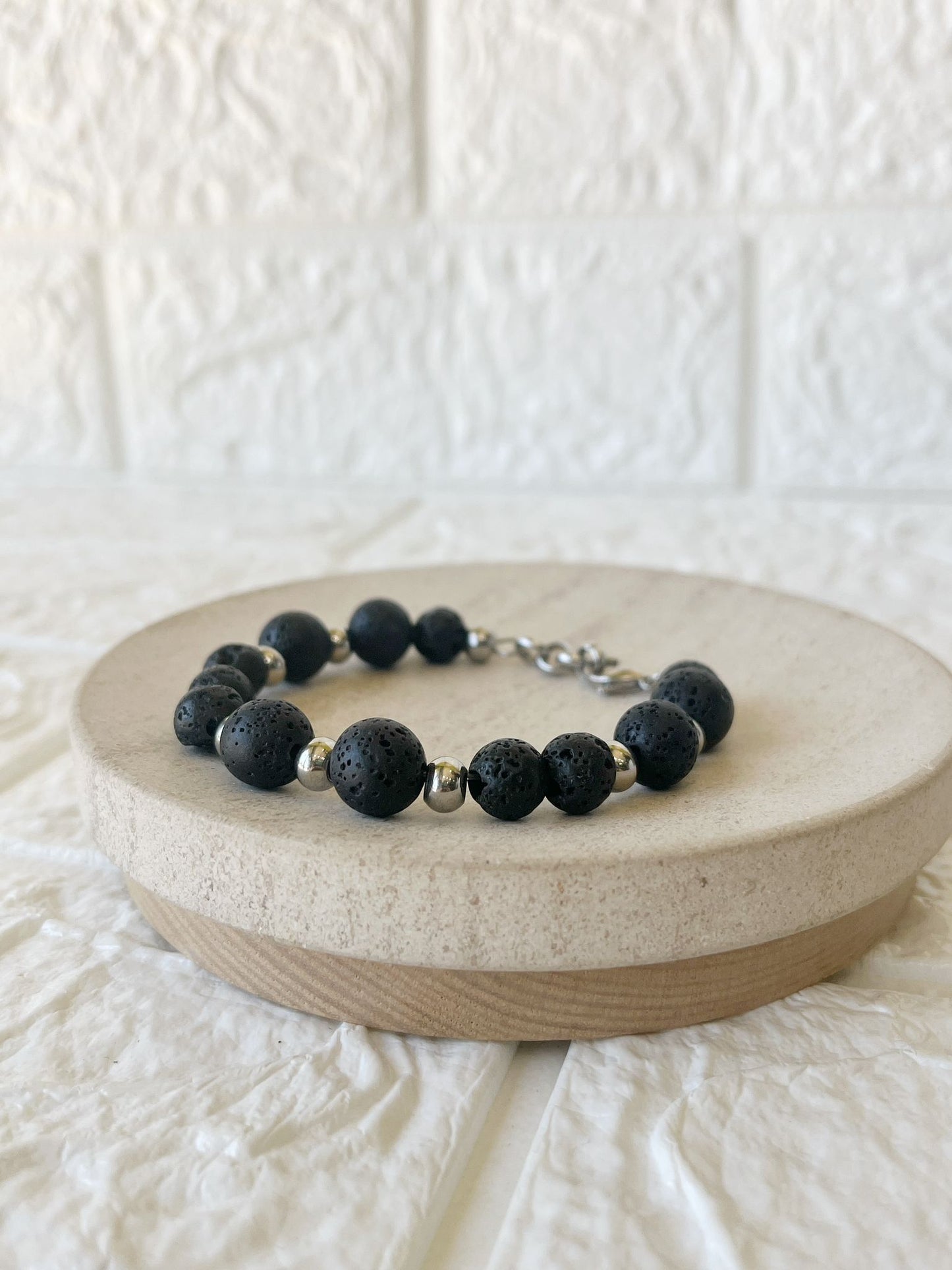 Pulsera de Acero Quirúrgico y Piedra Volcánica