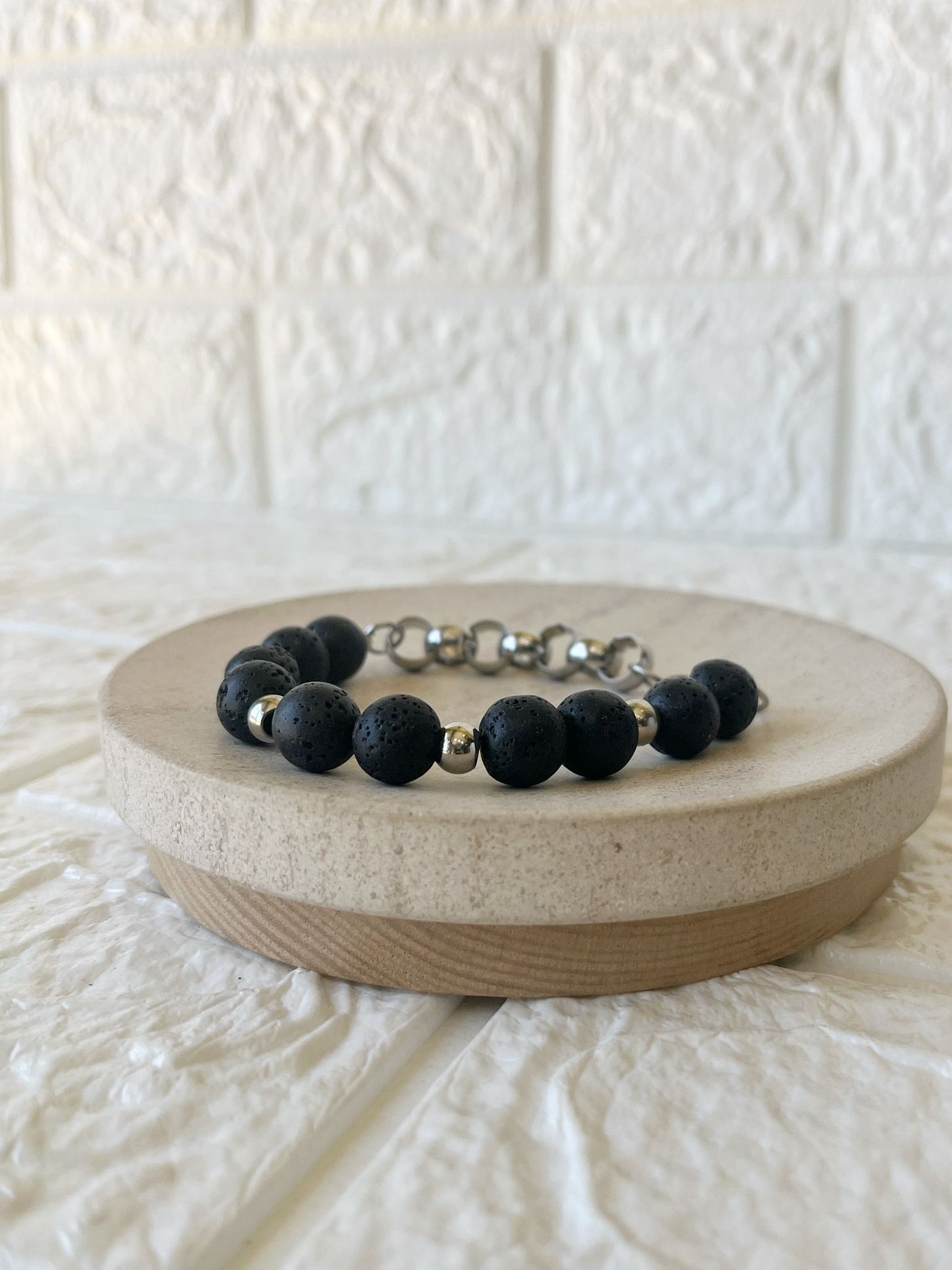 Pulsera de Acero Quirúrgico y Piedra Volcánica