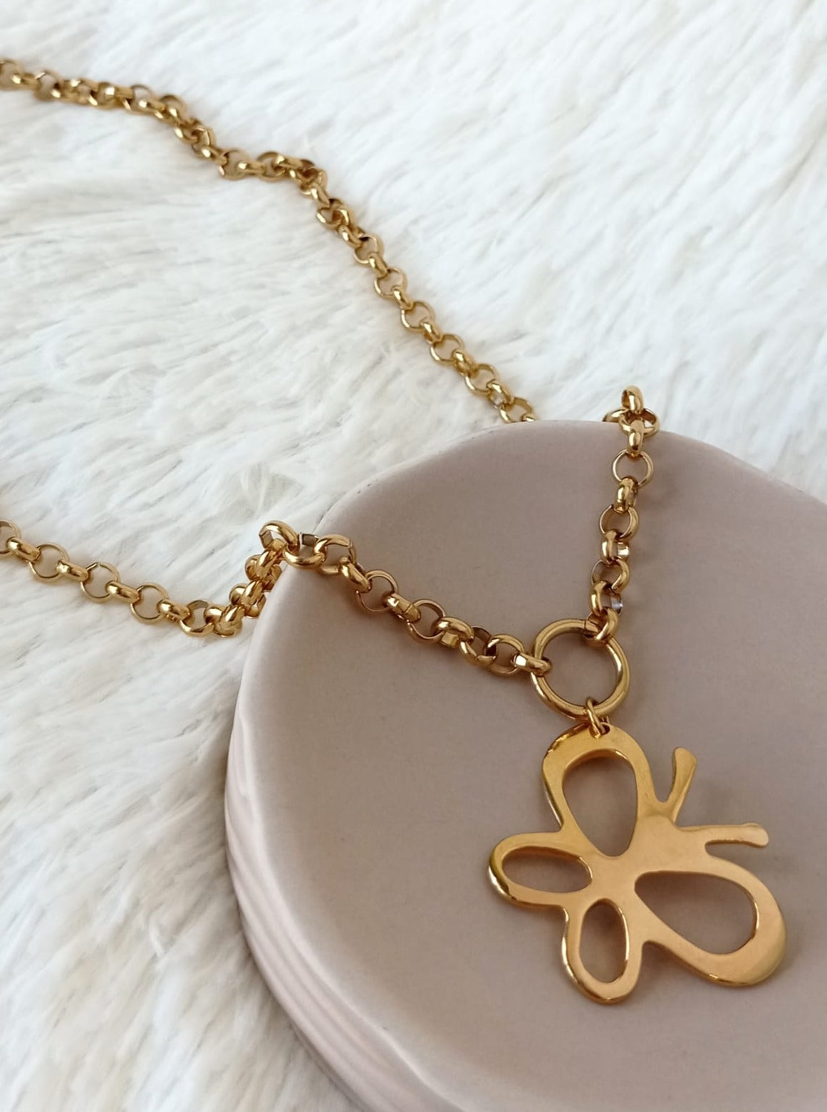 Collar de Acero Dorado