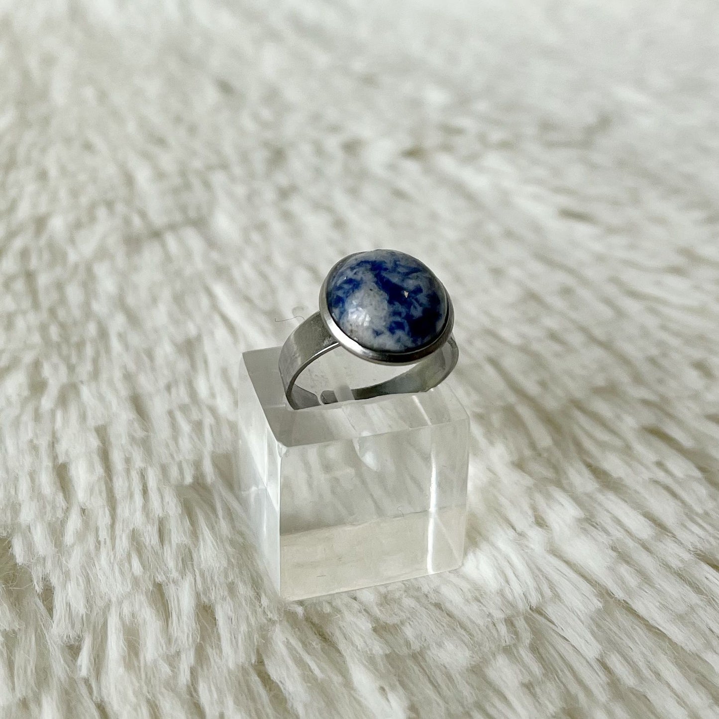 Anillo de Acero Quirúrgico y Piedra Natural Cuarzo Azul