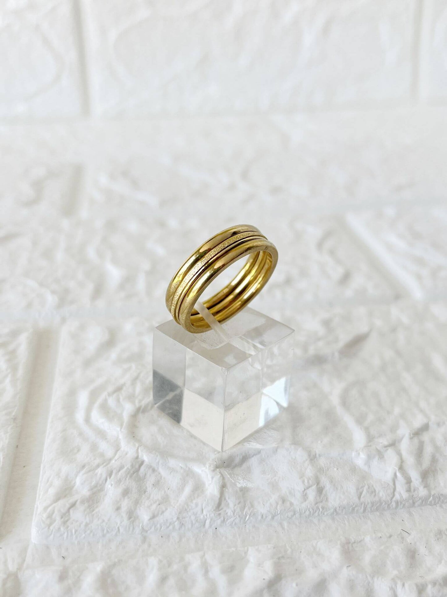 Anillo de Acero Dorado