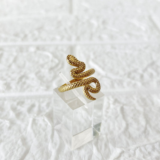 Anillo de Acero Dorado
