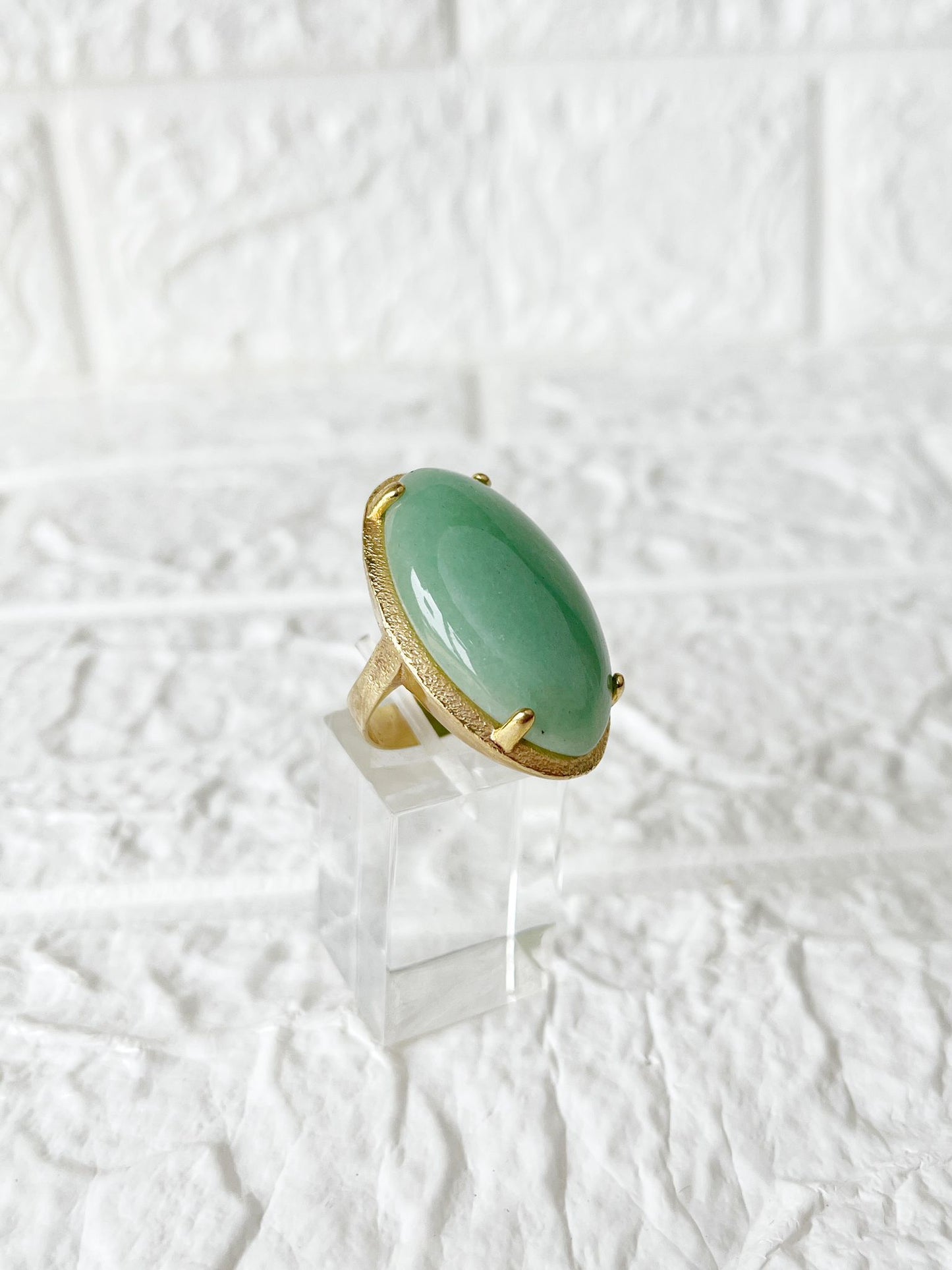 Anillo de Rodio Dorado y Piedra Natural Cuarzo Verde