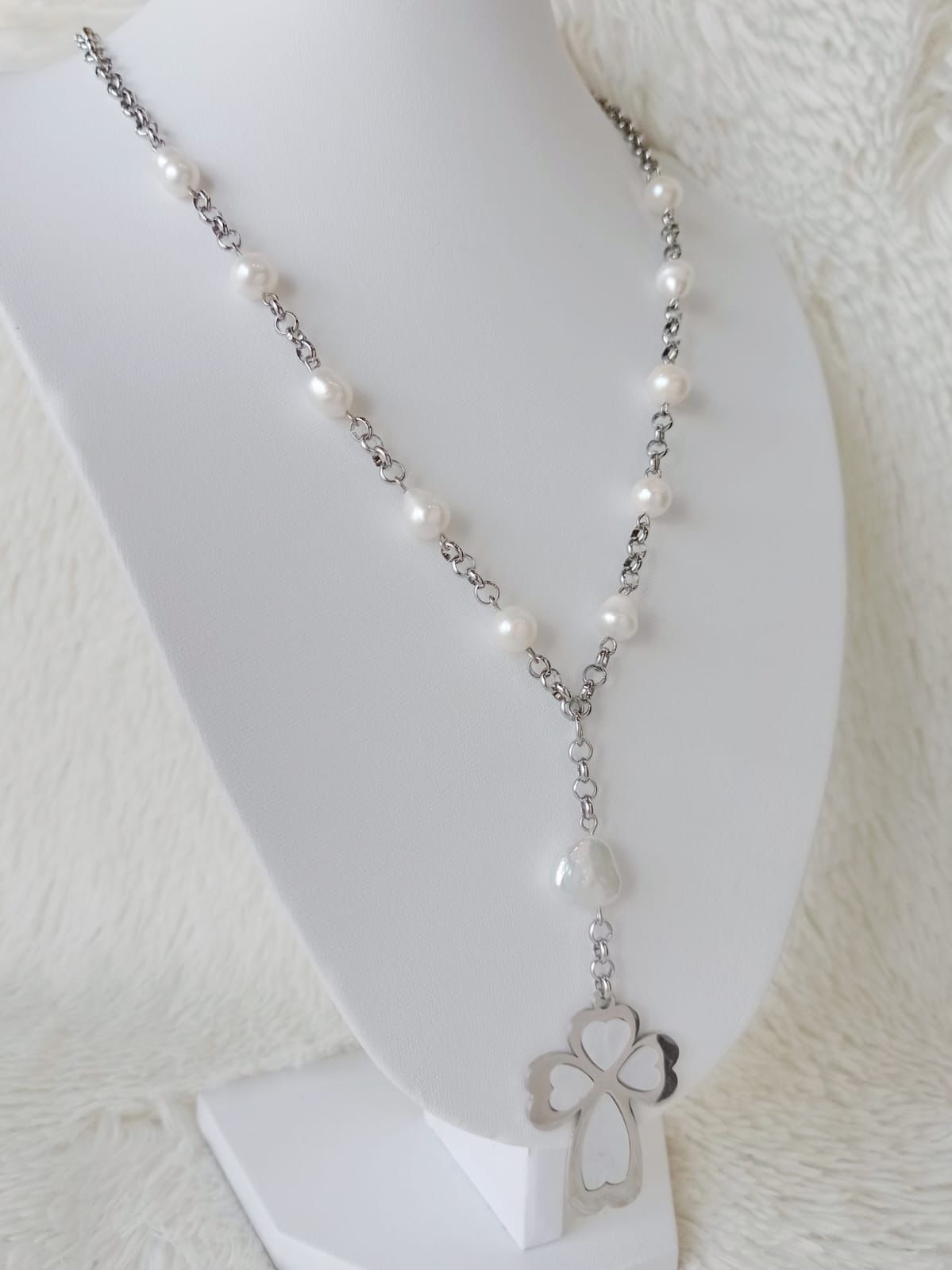 Collar Denario de Acero Quirúrgico, Perlas de Río y Nácar