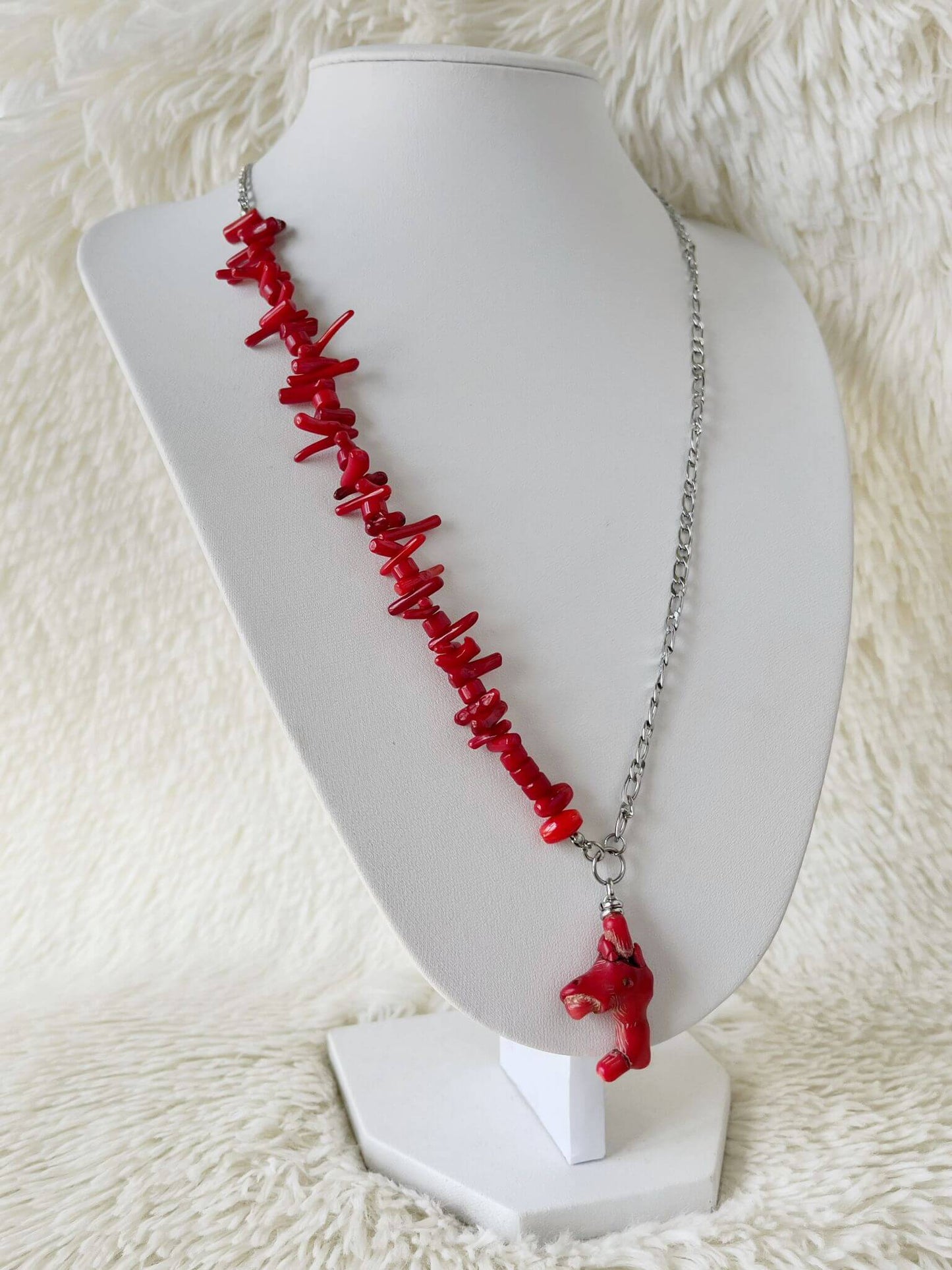 Collar de Acero Quirúrgico y Piedra Roja