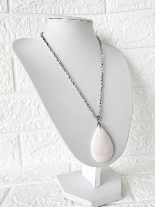 Collar de Acero Quirúrgico y Piedra Natural Cuarzo Rosa