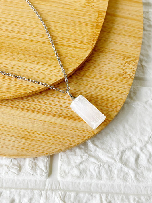 Conjunto de Acero Quirúrgico y Piedra Natural Selenita