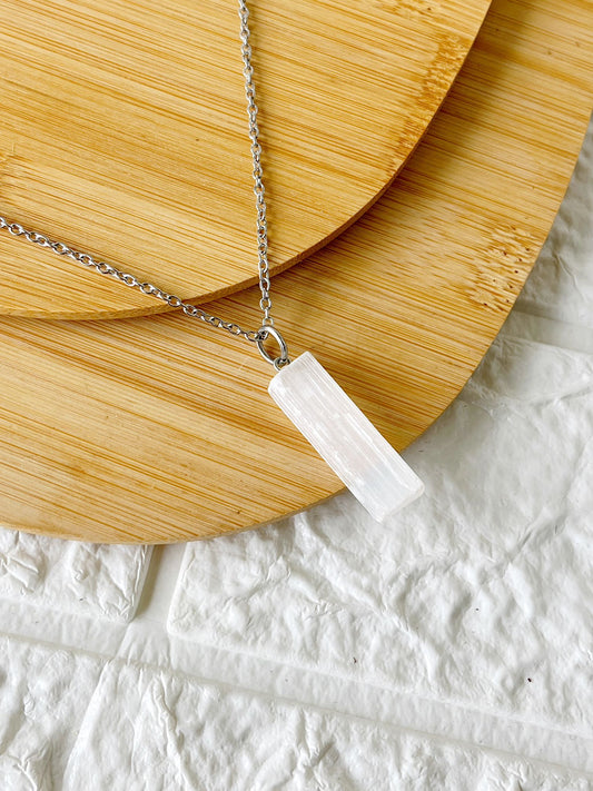 Conjunto de Acero Quirúrgico y Piedra Natural Selenita