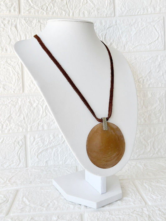 Collar Tiento de Gamuza y Nácar