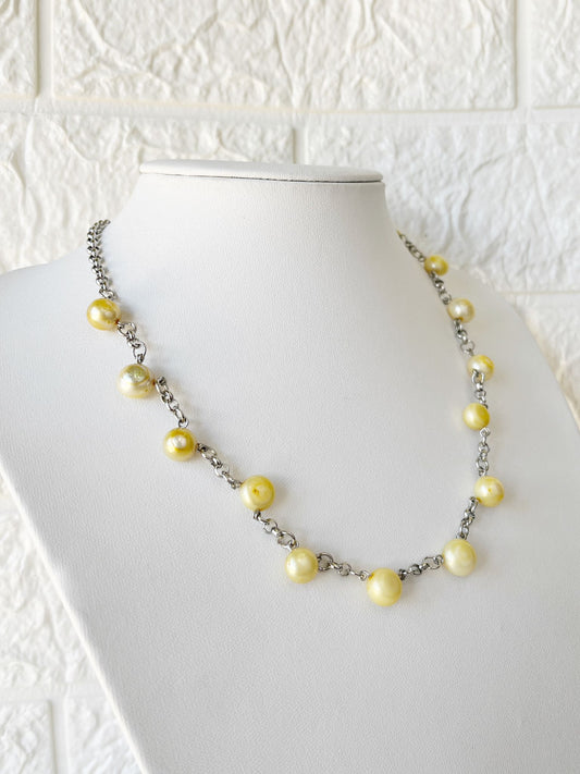 Collar de Acero Quirúrgico y Perlas de Río