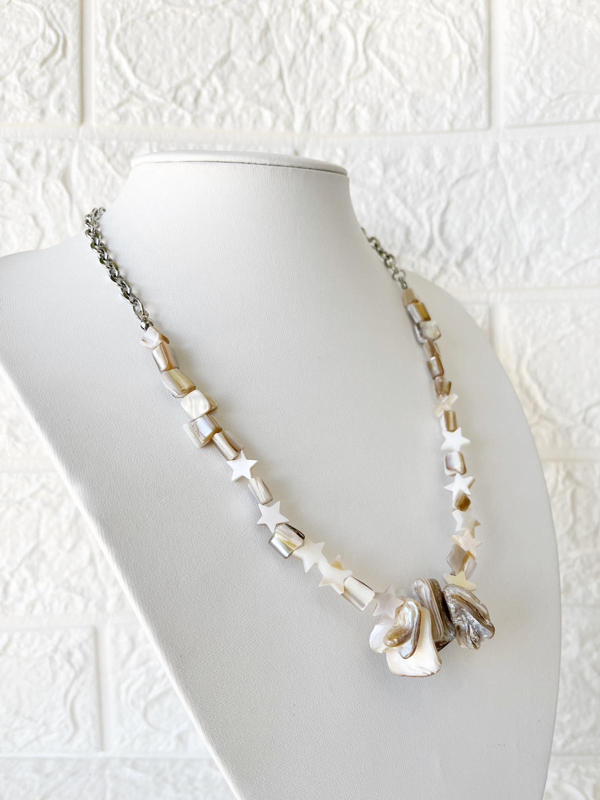 Collar de Acero Quirúrgico y Nácar