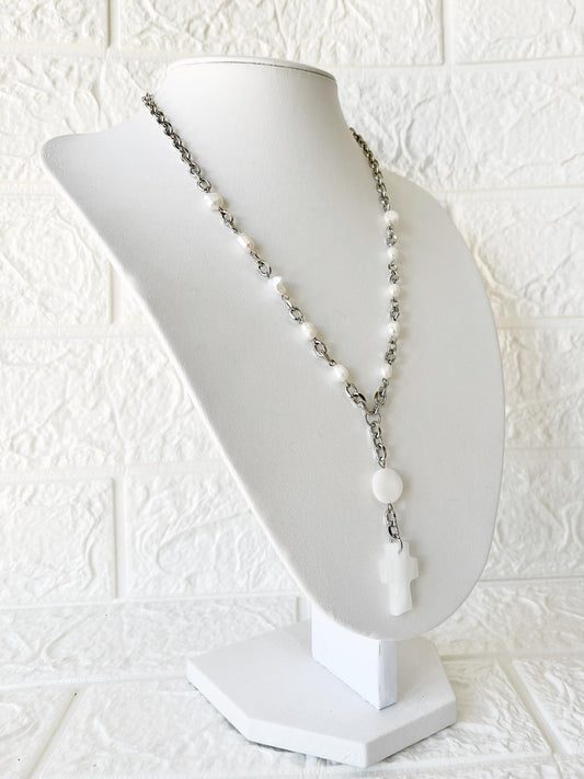 Collar Denario de Acero Quirúrgico y Perlas de Río