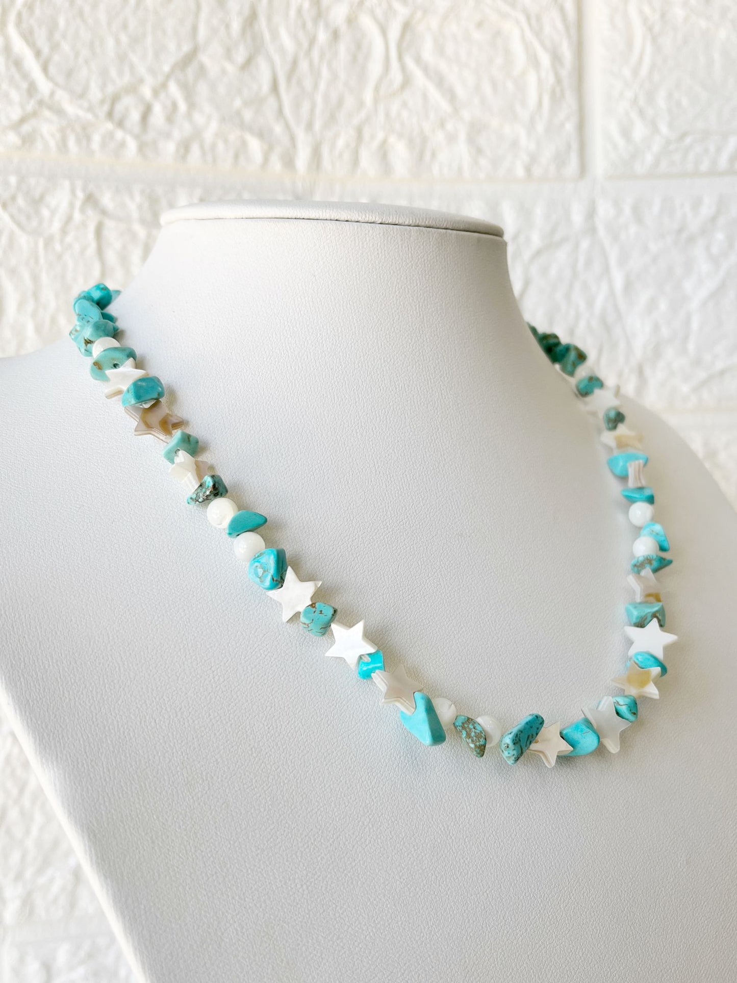 Collar de Nácar y Piedritas Turquesa Reconstituidas