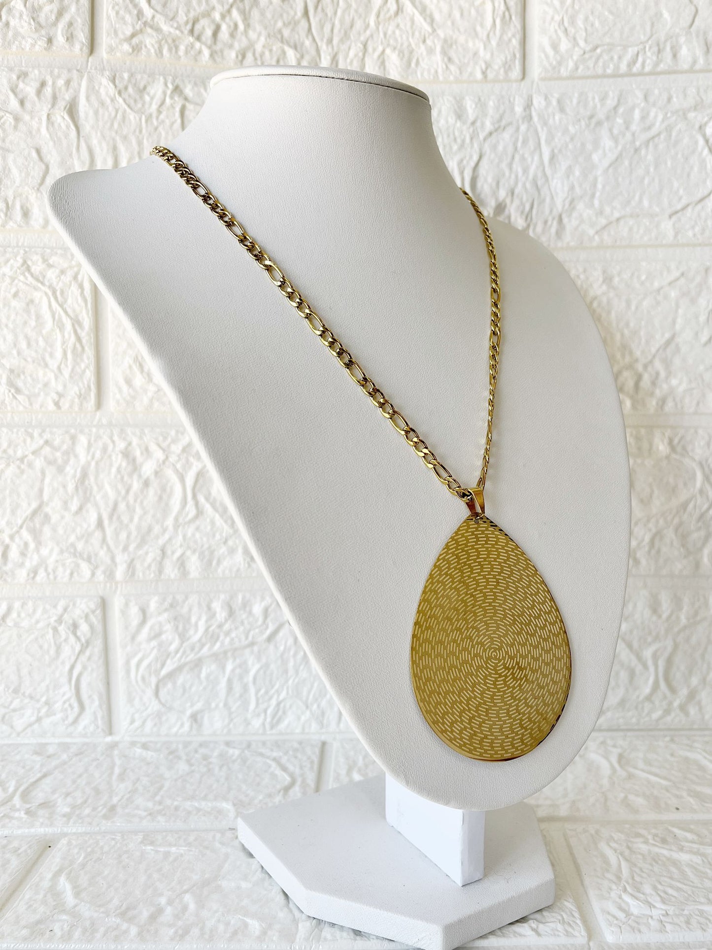 Maxi Collar de Acero Dorado