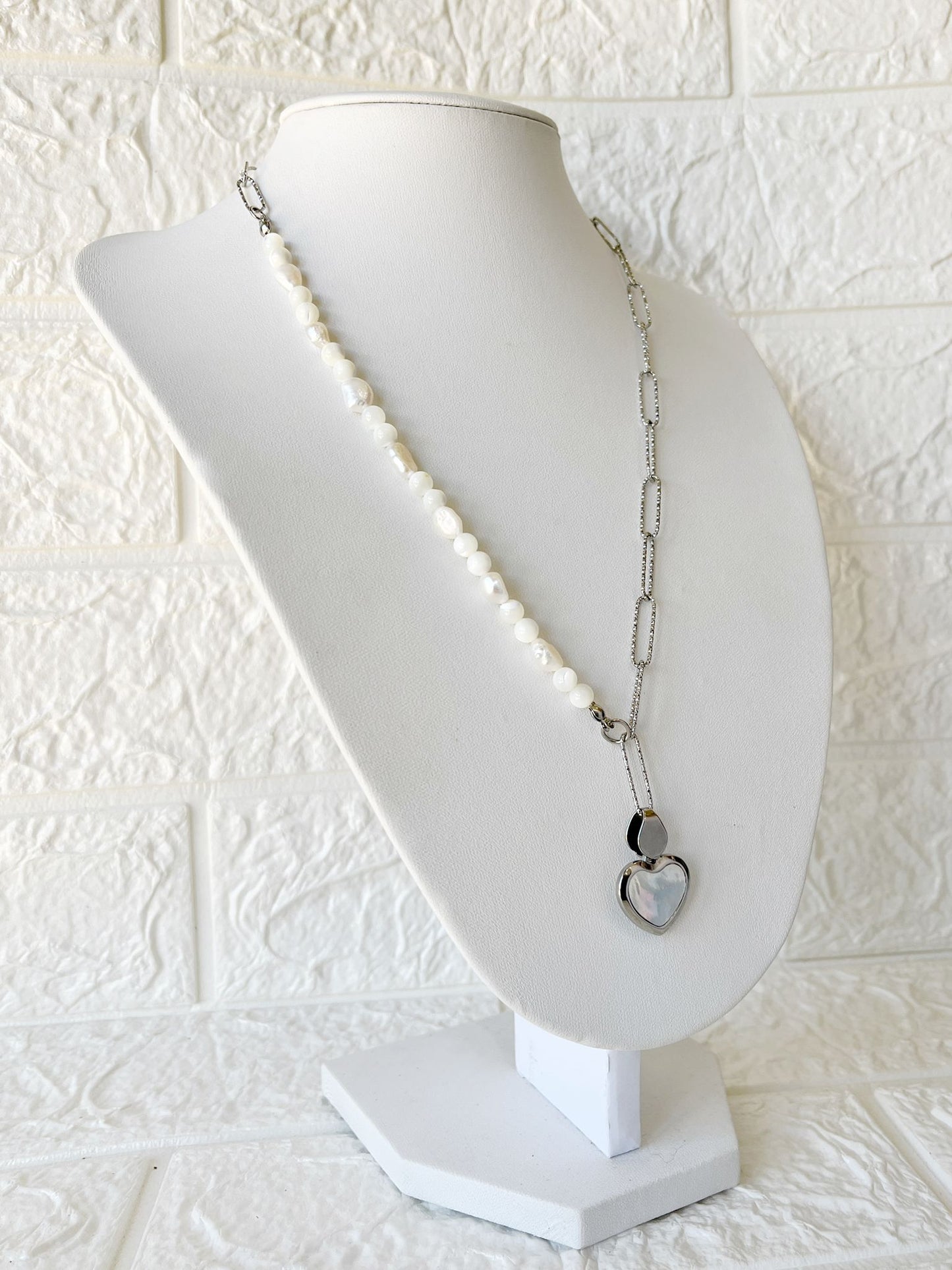 Collar de Acero Quirúrgico y Nácar