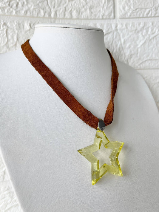 Collar Tiento de Gamuza y Acrílico