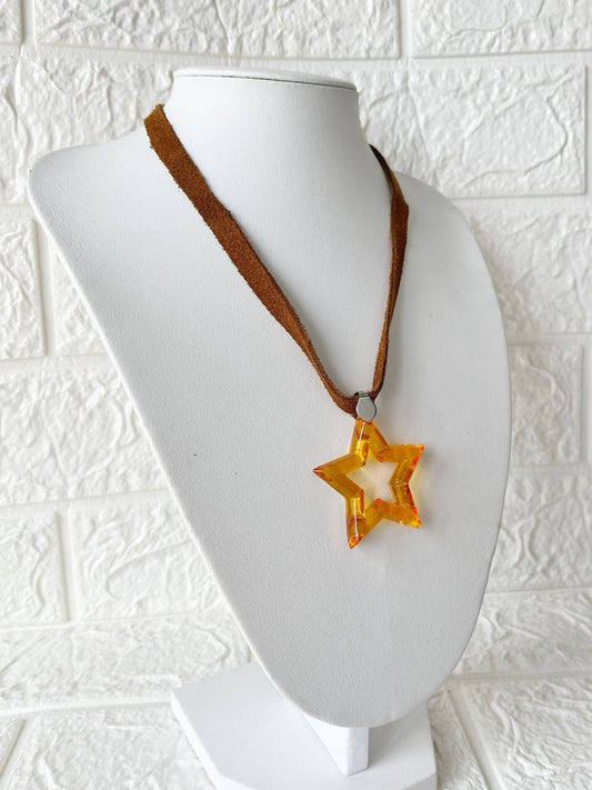 Collar Tiento de Gamuza y Acrílico