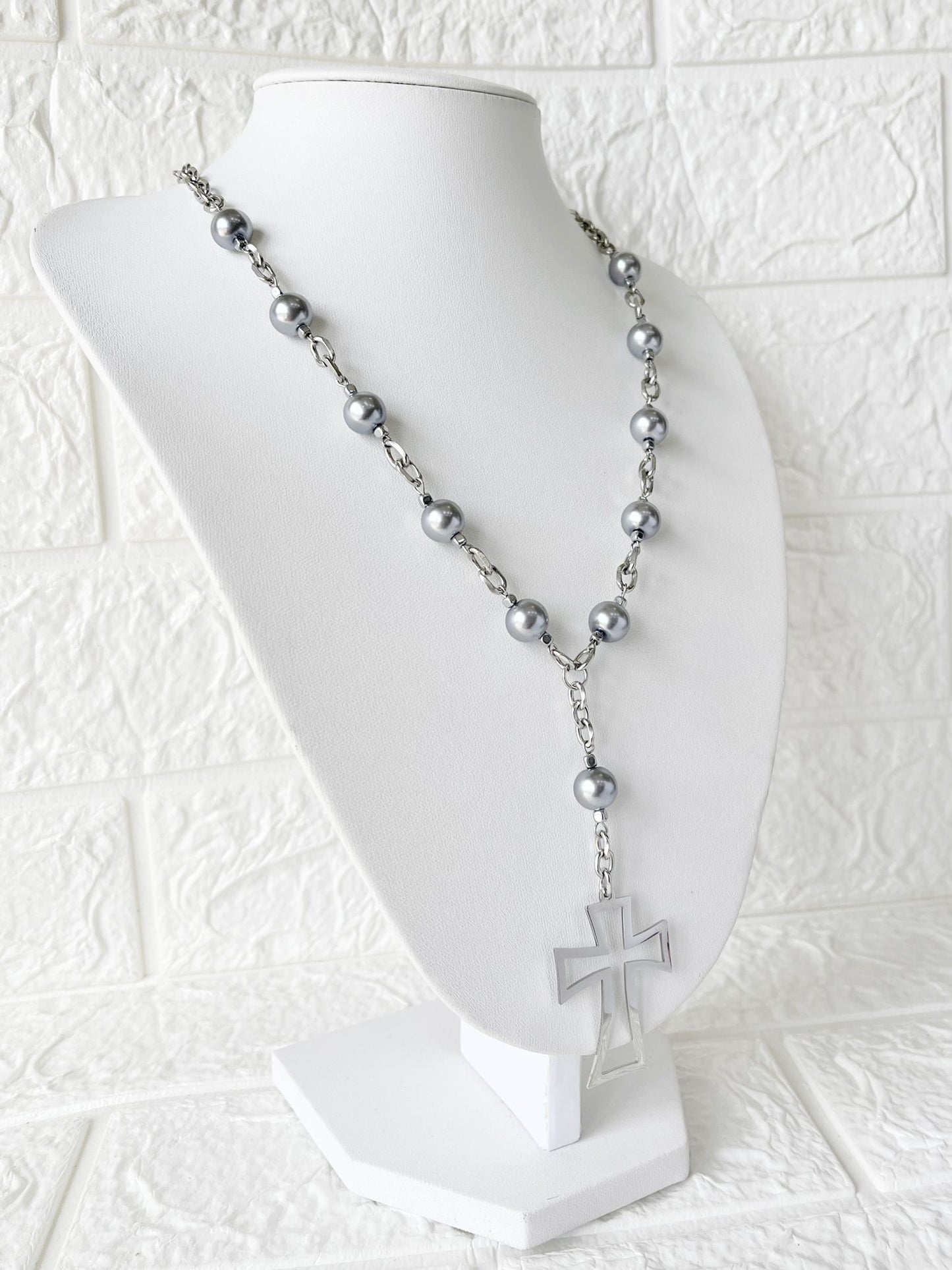 Collar Denario de Acero Quirúrgico y Perlas