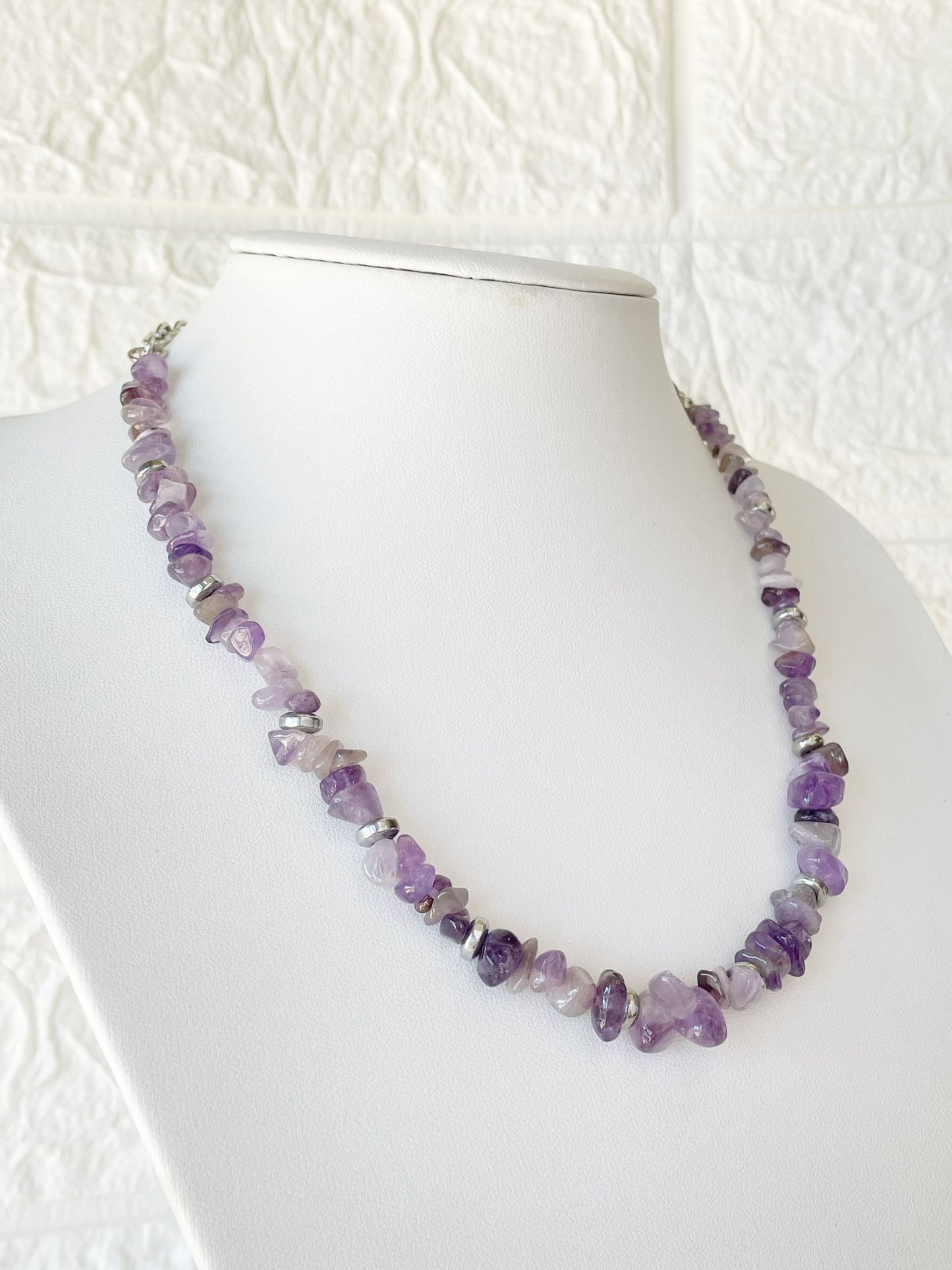 Collar de Acero Quirúrgico y Piedras Naturales Amatistas