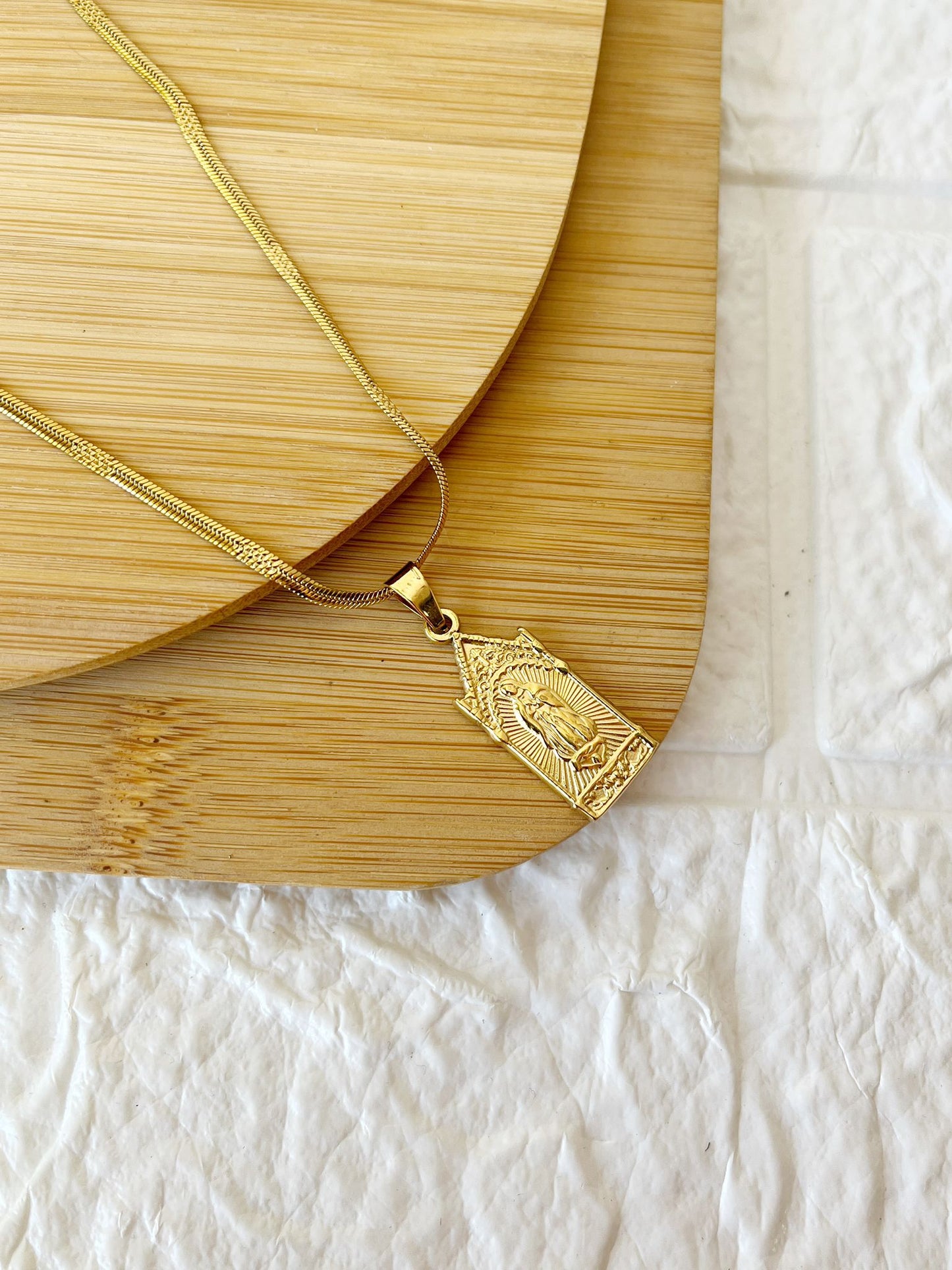 Conjunto de Acero Dorado Virgen de Guadalupe