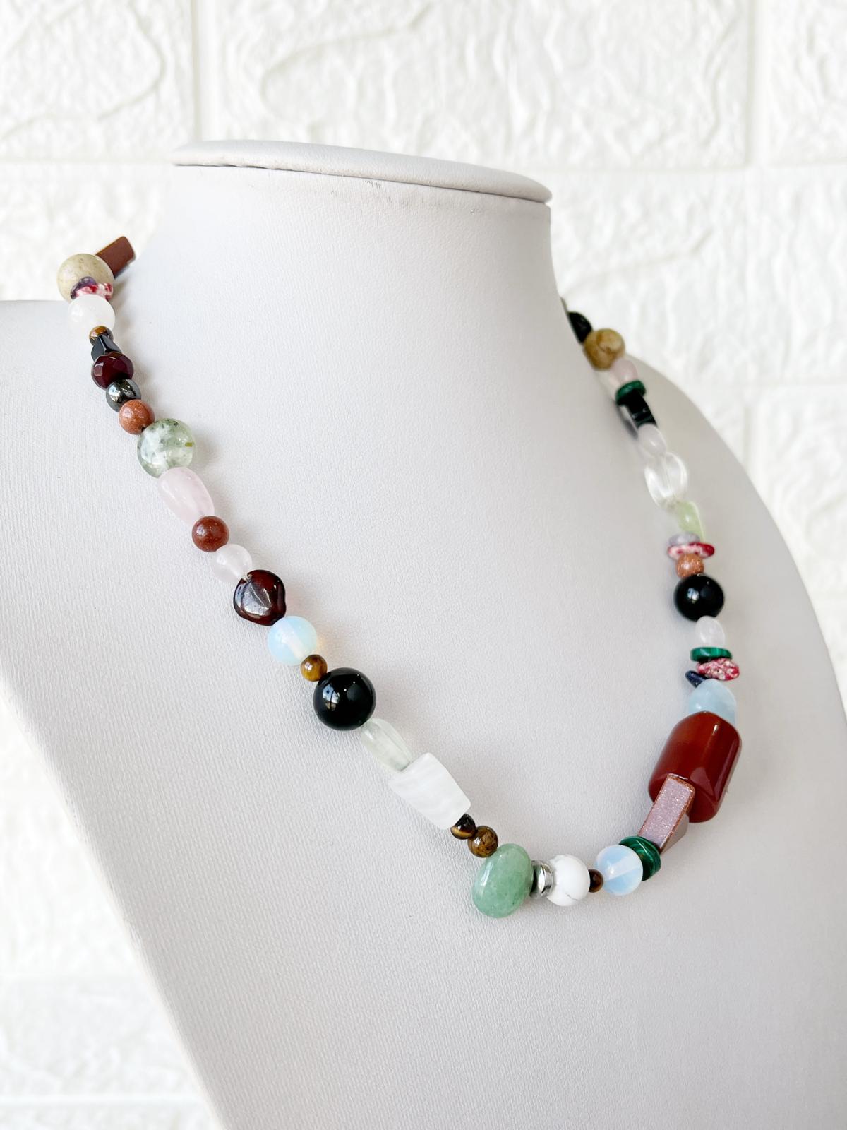Collar de Acero Quirúrgico y Piedras Naturales
