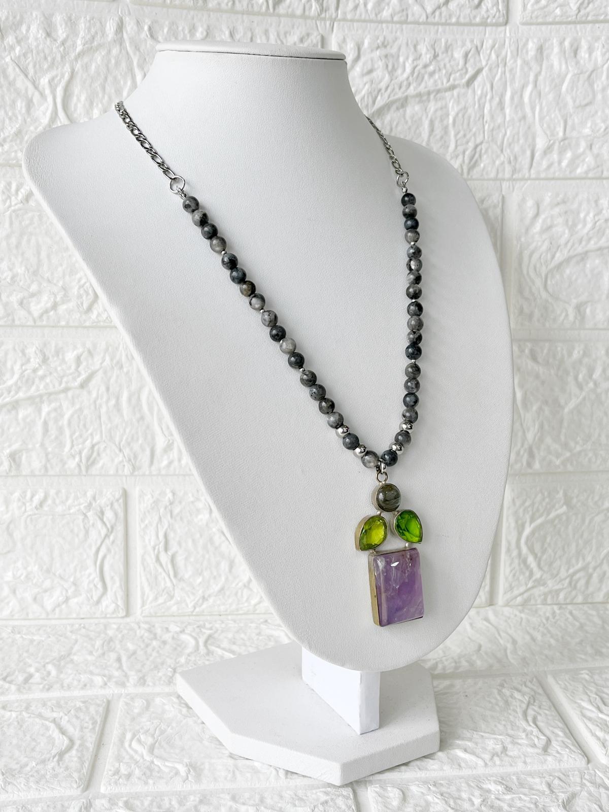 Collar de Piedras Naturales Labradorita, Peridoto y Amatista