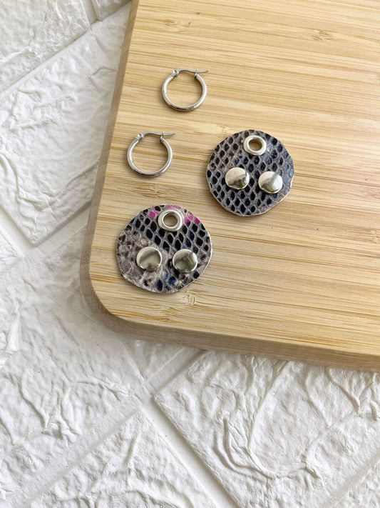Dije de Caravana 100% Cuero con Tachas